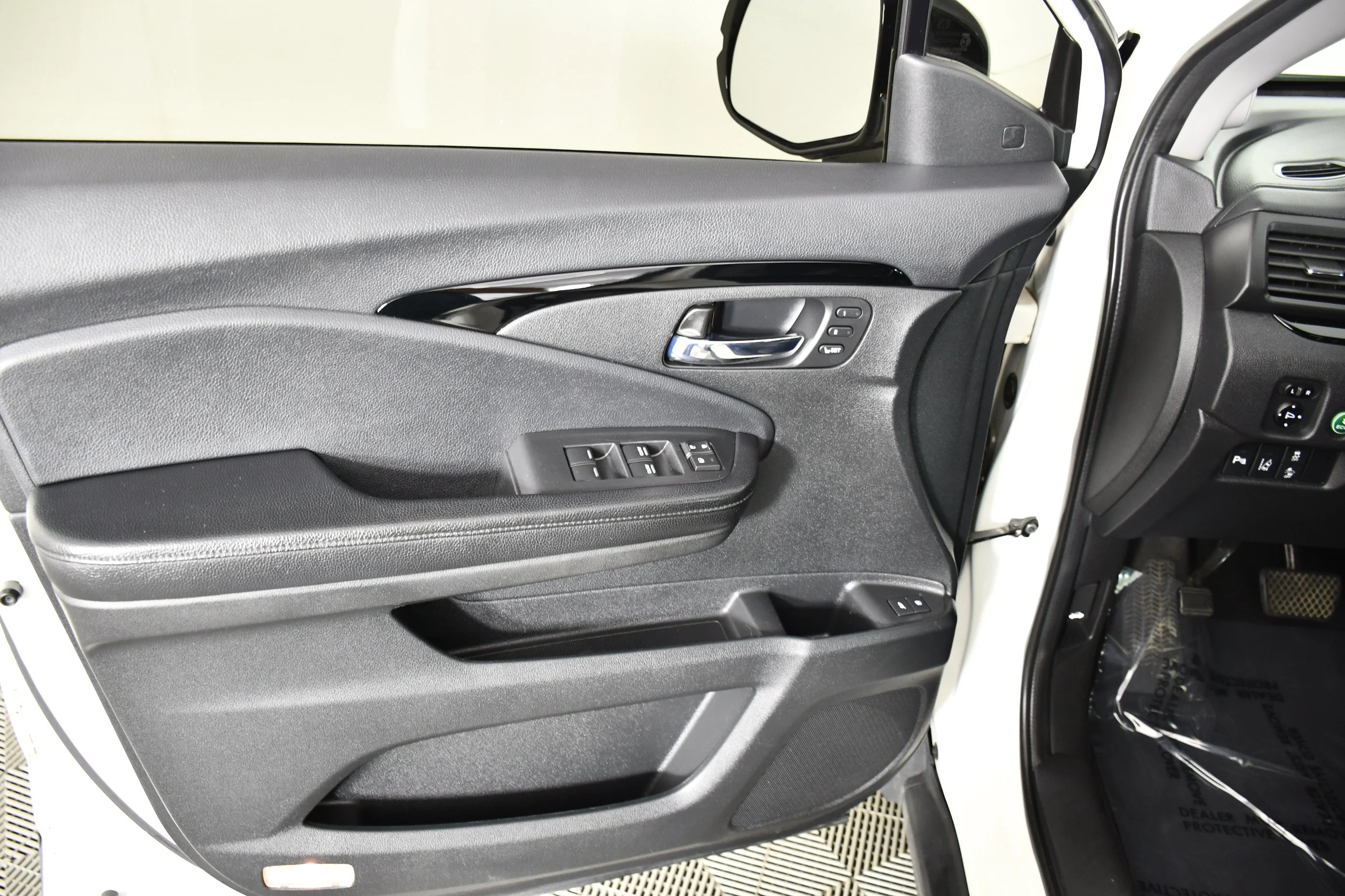 Used 2017 White Honda Elite image 38