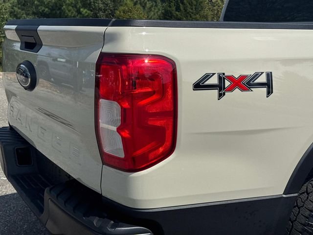 Used 2025 Beige Ford XL image 13