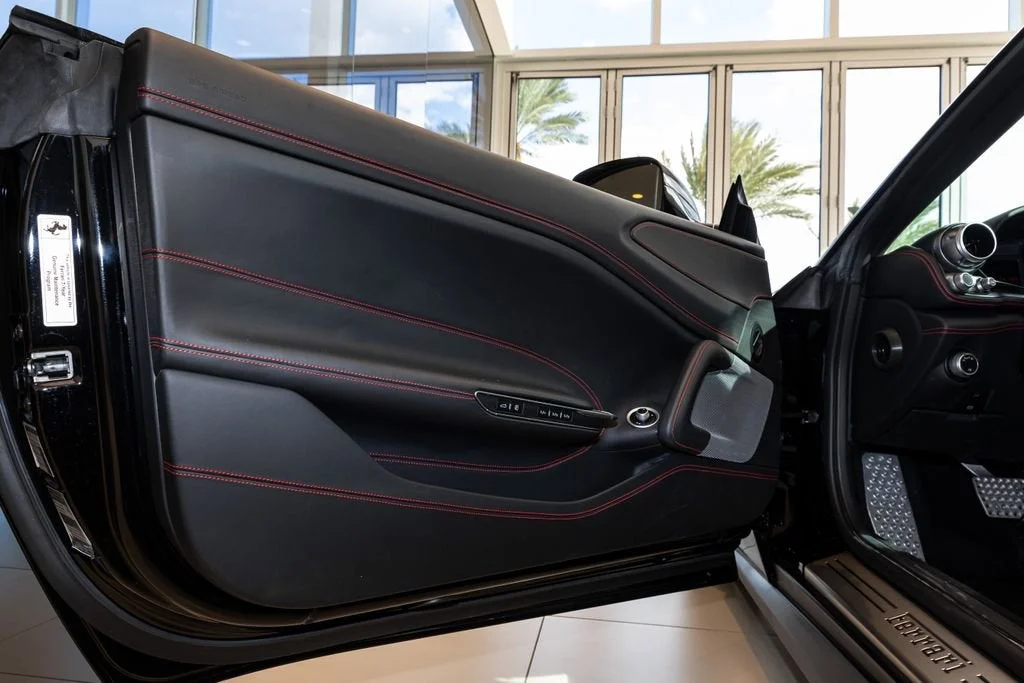 Used 2018 Nero Ferrari V12 image 36