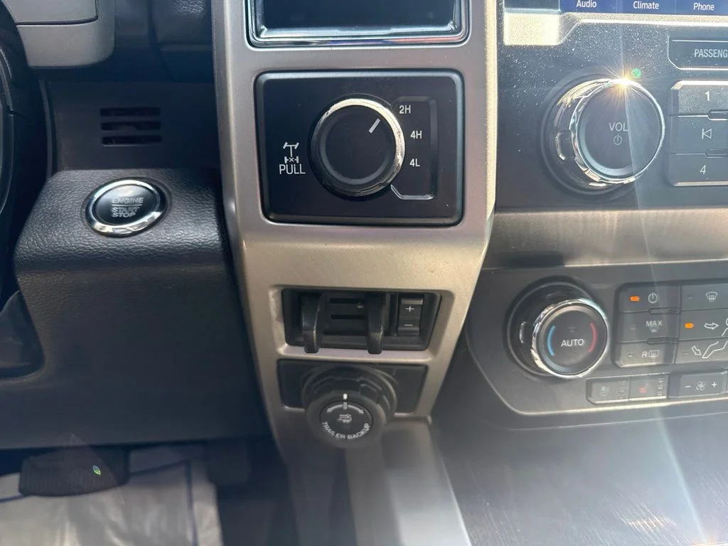 Used 2020 Gray Ford Lariat image 39