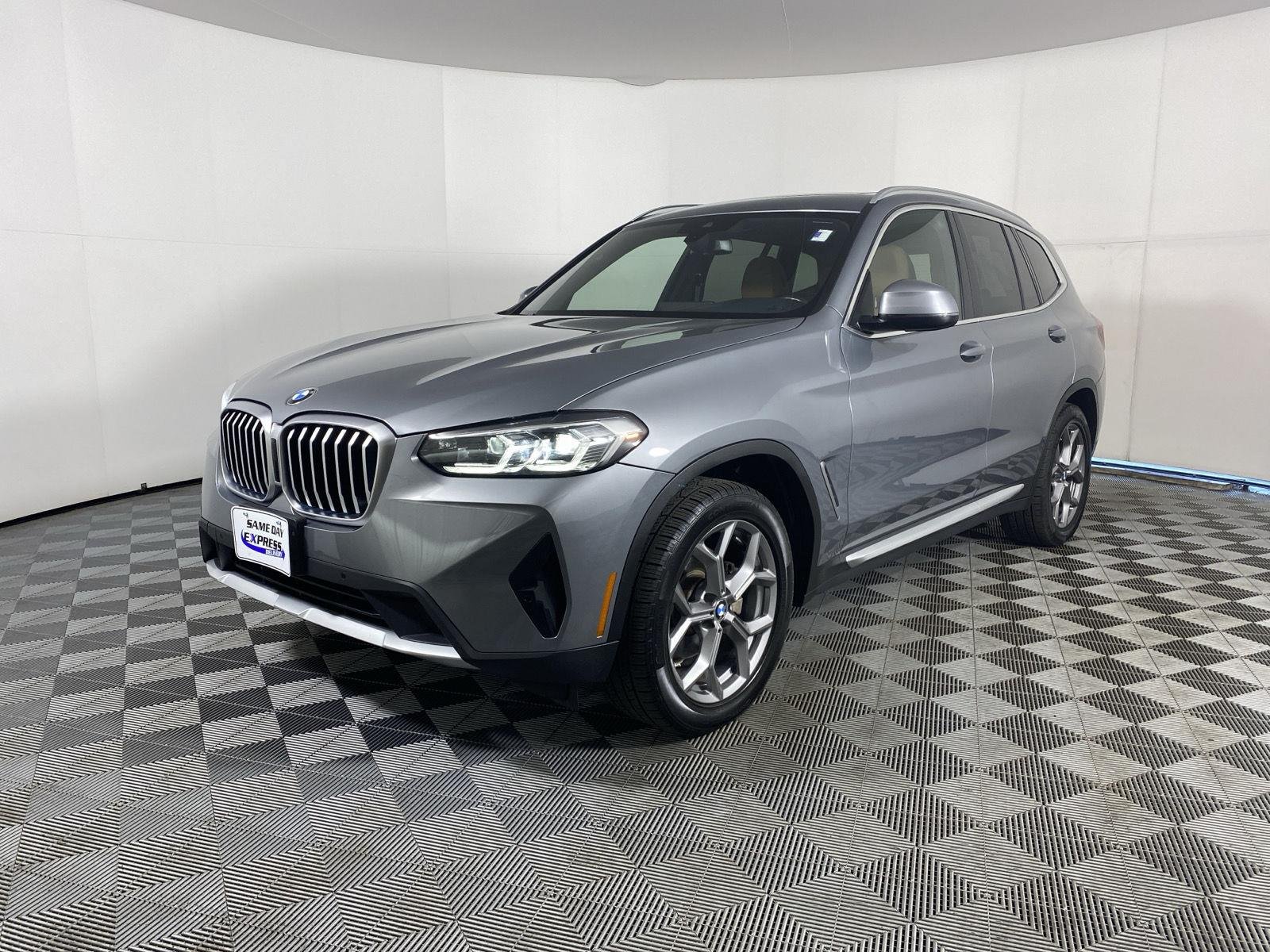 Used 2023 Skyscraper Gray Metallic BMW xDrive30i image 3