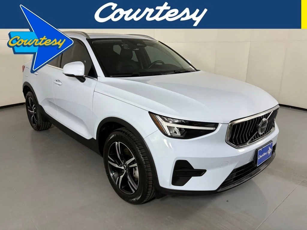 2025 Volvo XC40 B5 Core Bright AWD's photo