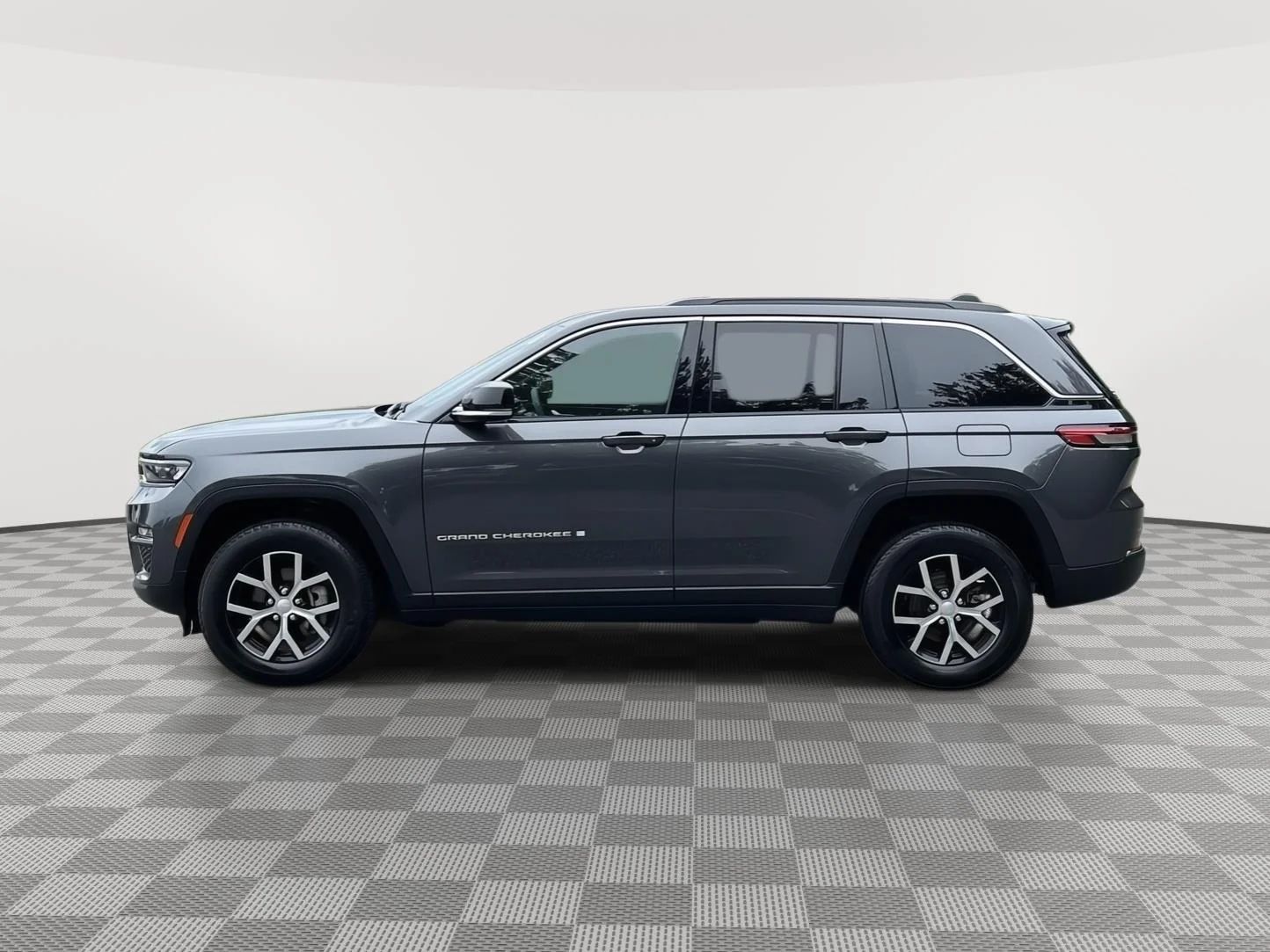 Used 2025 Baltic Gray Metallic Clearcoat Jeep Limited image 8