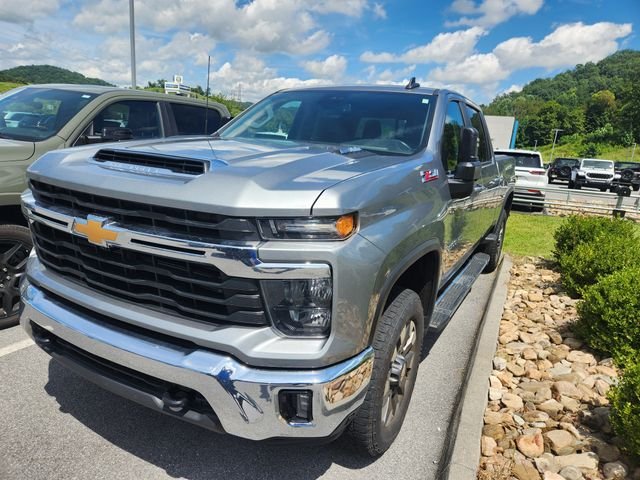Used 2024 Gray Chevrolet LT image 3