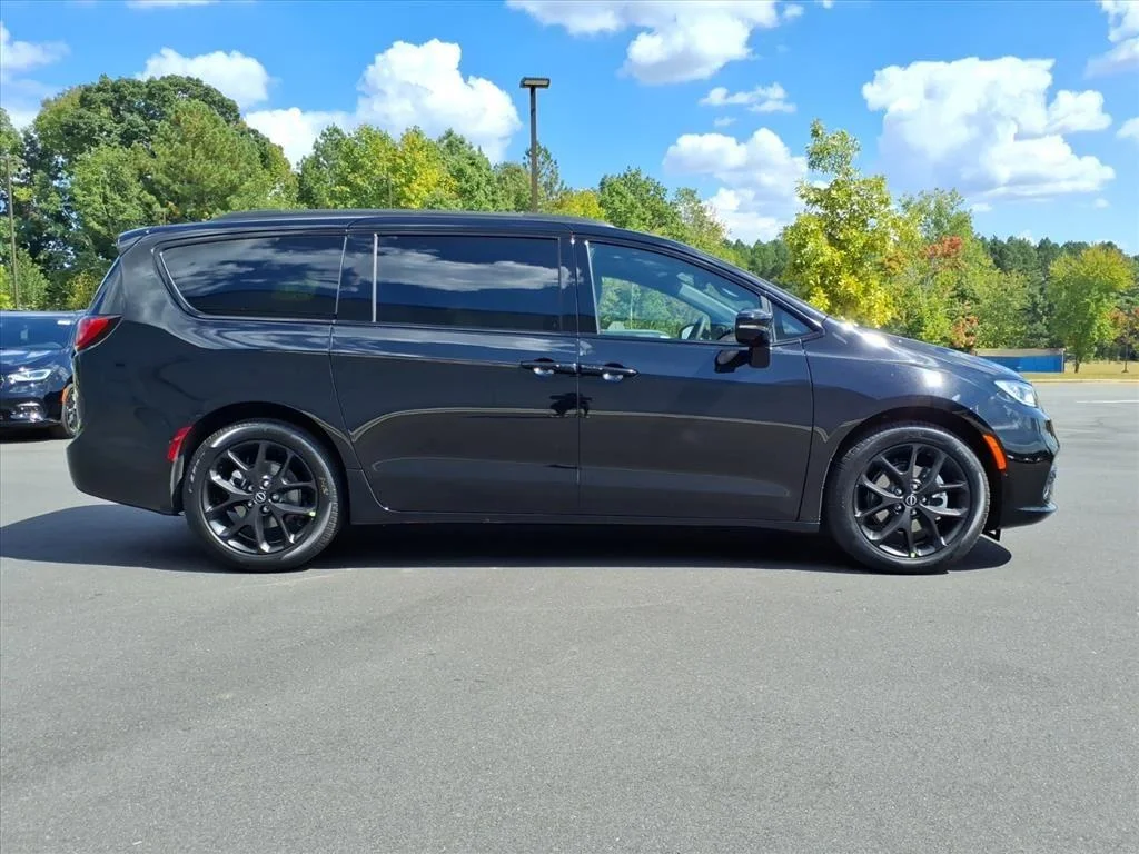 2026 Chrysler Pacifica Limited - Photo 24