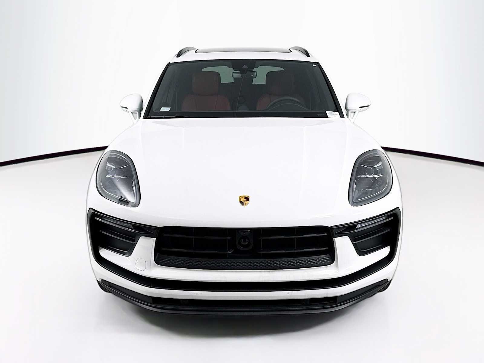 2026 Porsche Macan T - Photo 6
