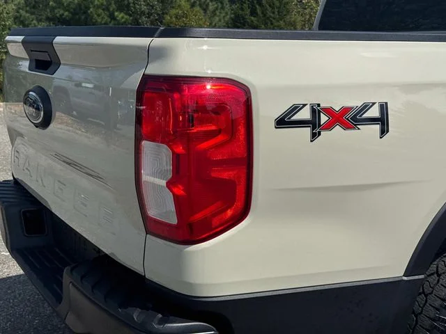 Used 2025 Beige Ford XL image 13