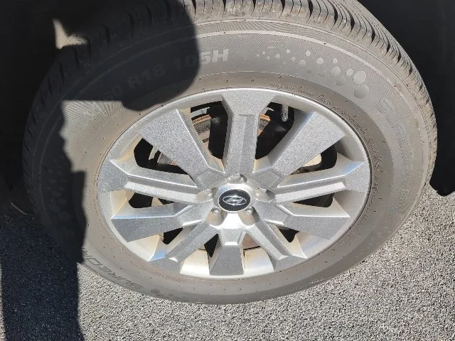 Used 2025 White Hyundai SEL image 5