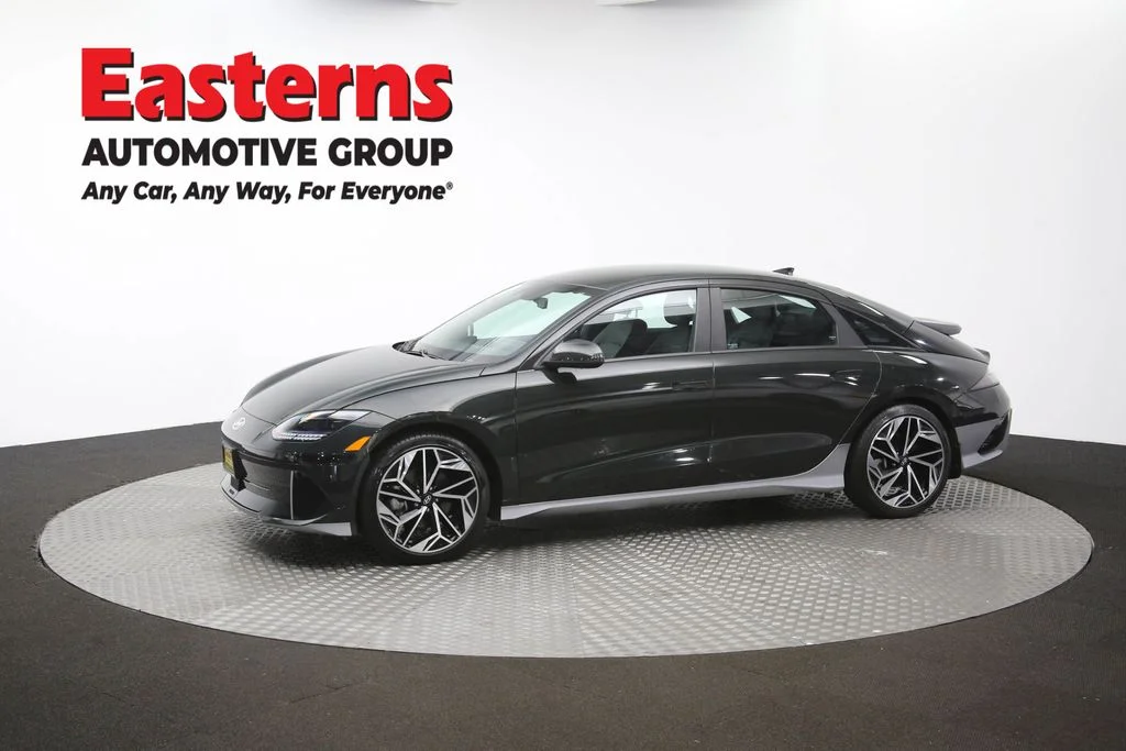 Used 2023 Green Hyundai SEL image 58