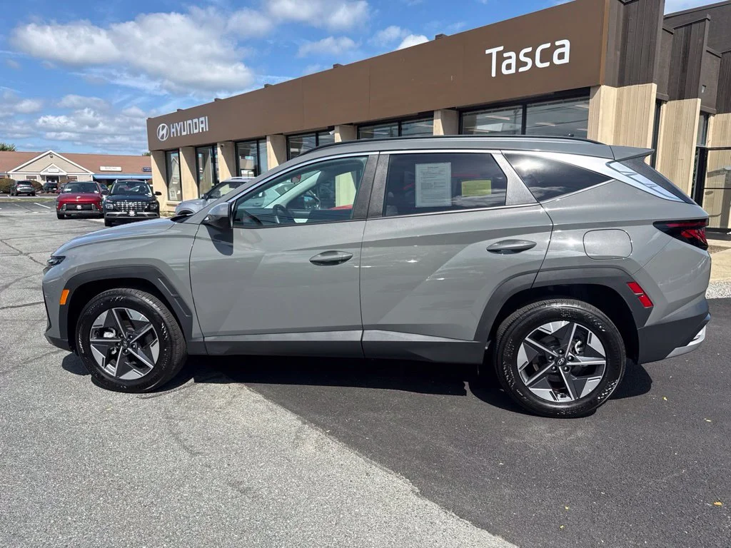 Used 2025 Gray Hyundai SEL image 8