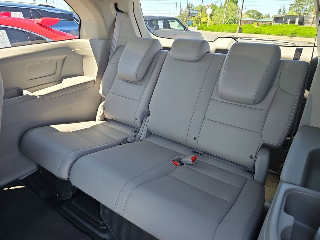 Used 2016 Lunar Silver Metallic Honda EX-L image 33