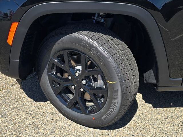 New 2026 Diamond Black Crystal Pearlcoat Jeep Altitude image 33