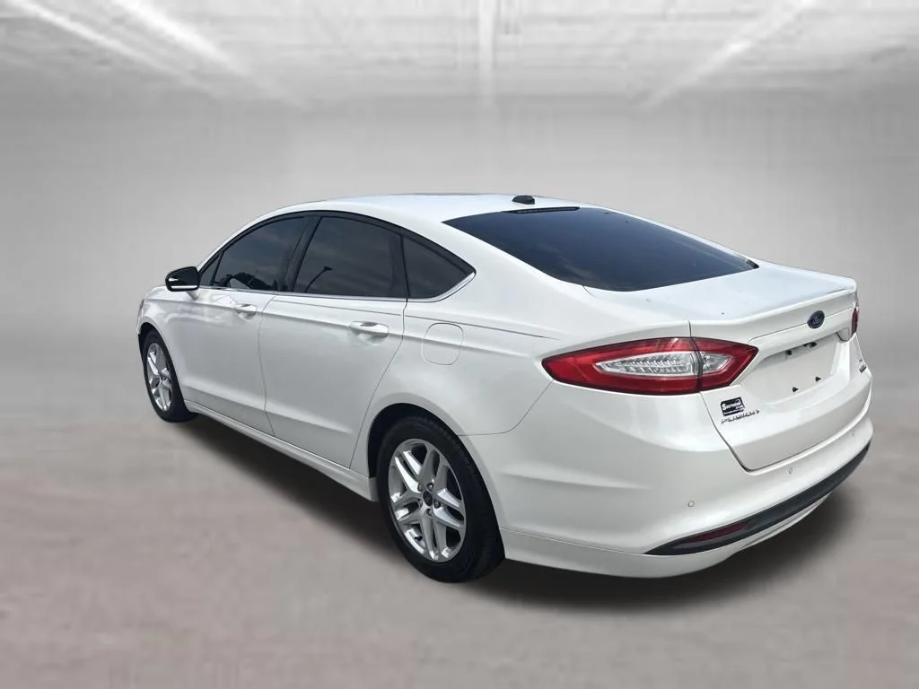 Used 2016 White Ford SE image 3