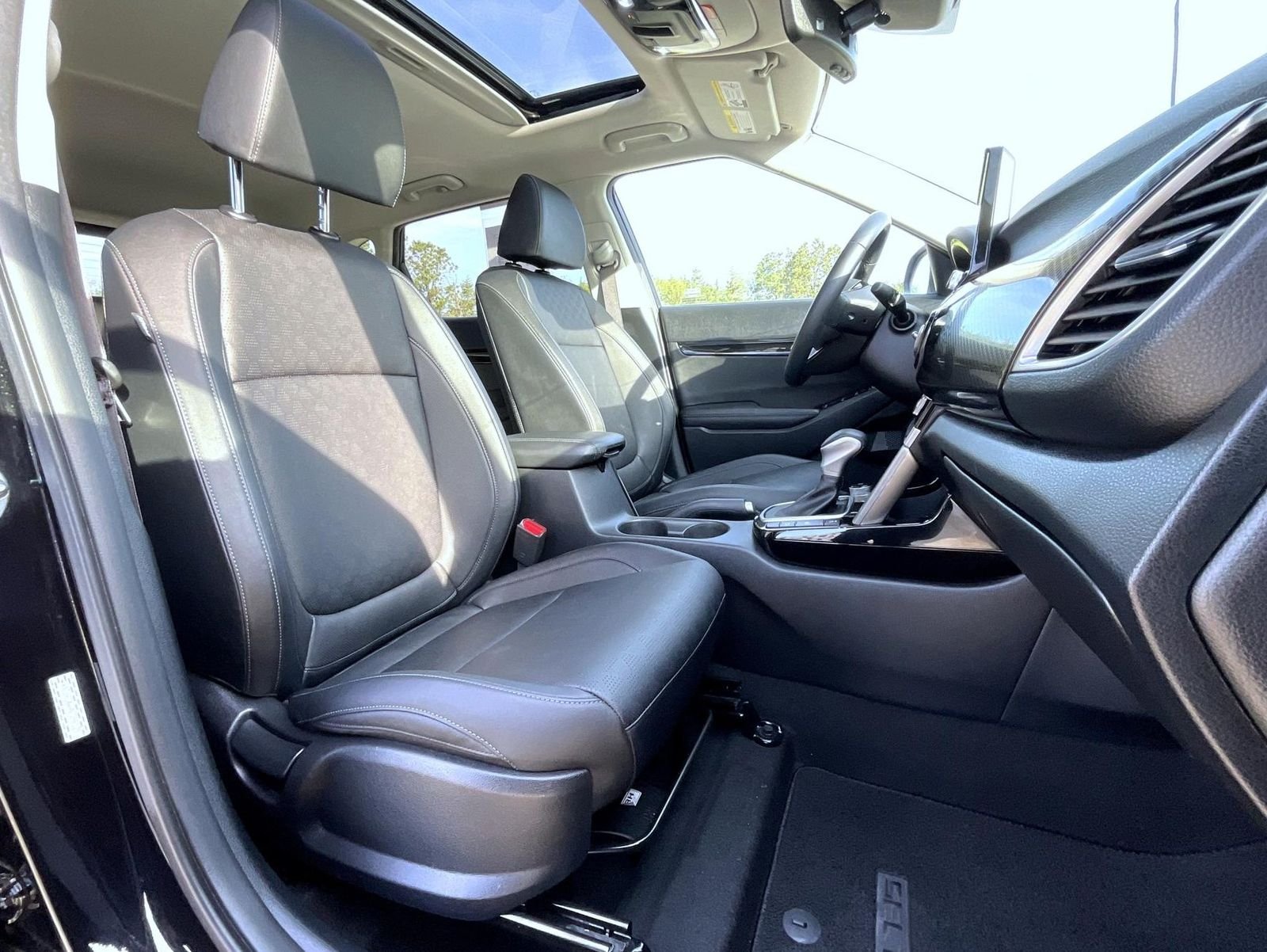 Used 2022 Black Kia EX image 22