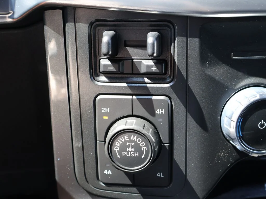 Used 2022 Silver Ford Lariat image 36