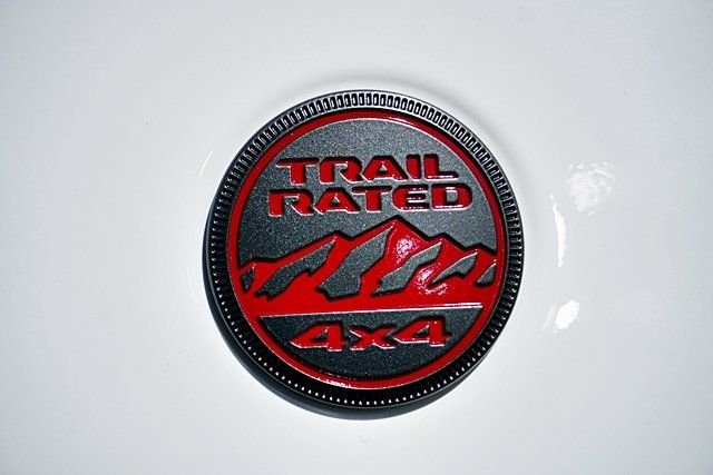 New 2026 Bright White Clear-Coat Exterior Paint Jeep Rubicon image 12