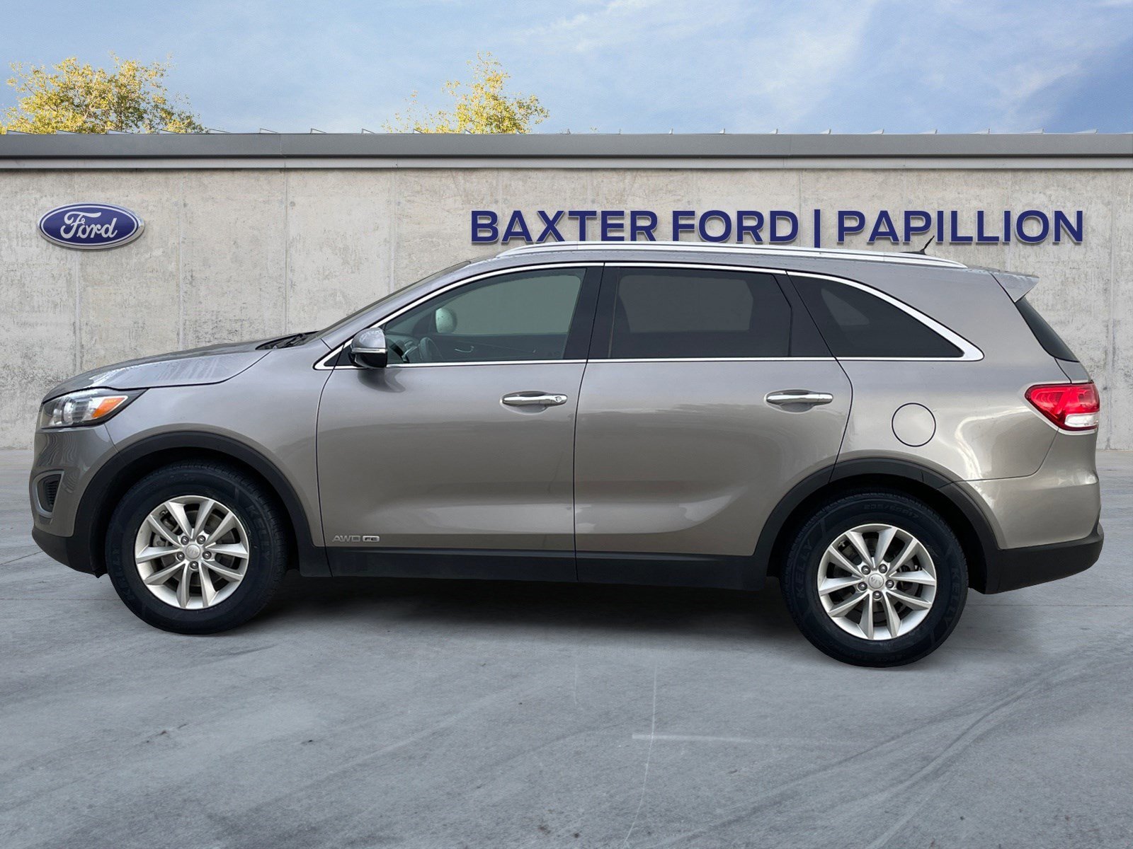 2017 Kia Sorento LX photo 2