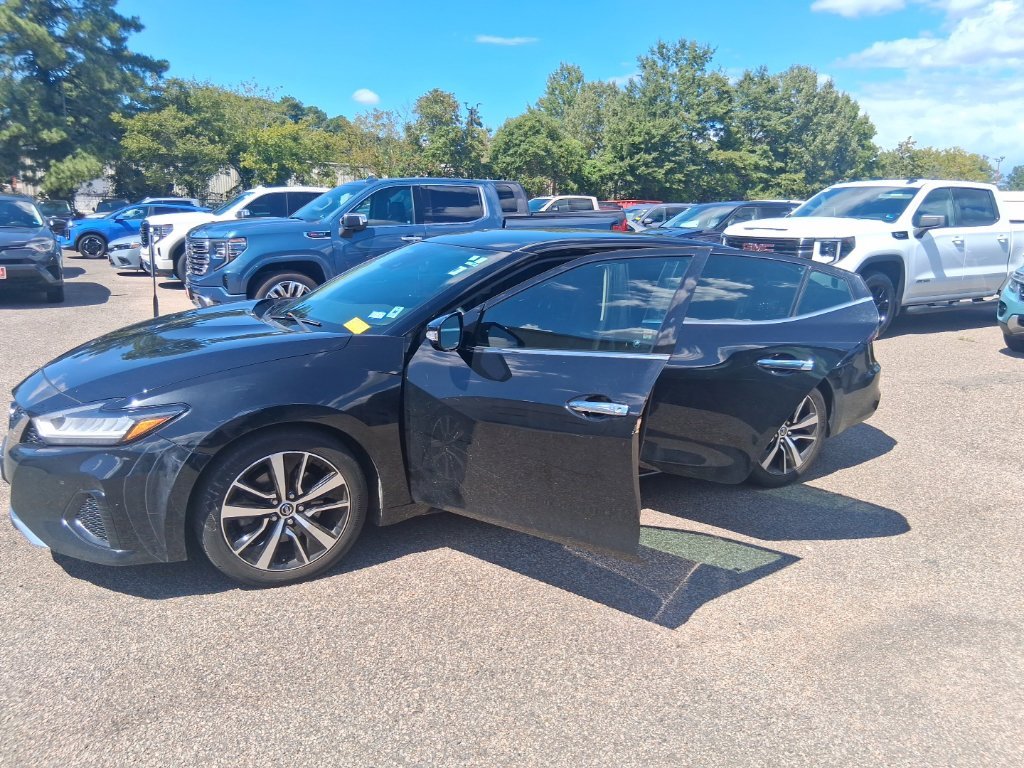 Used 2021 Black Nissan SV image 17