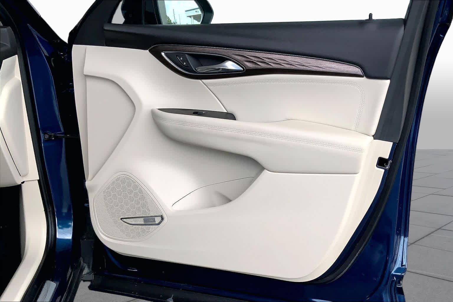 Used 2023 Sapphire Metallic Buick Avenir image 22