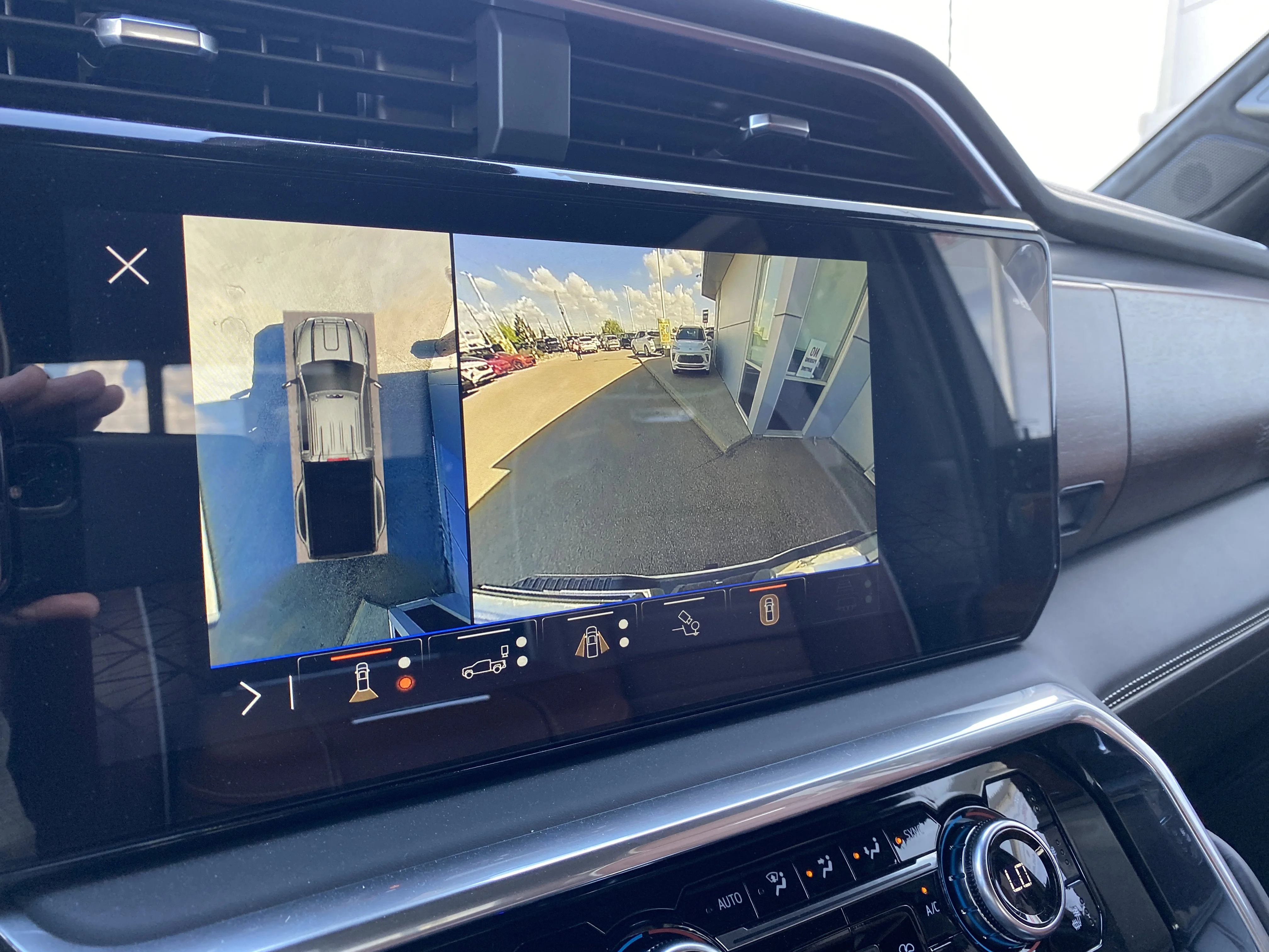 New 2026 GLACIER WHITE TRICOAT GMC Denali Ultimate image 23