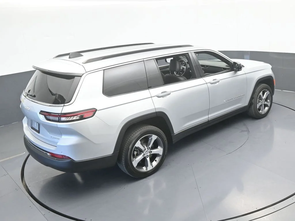 Used 2025 Silver Jeep Limited image 53