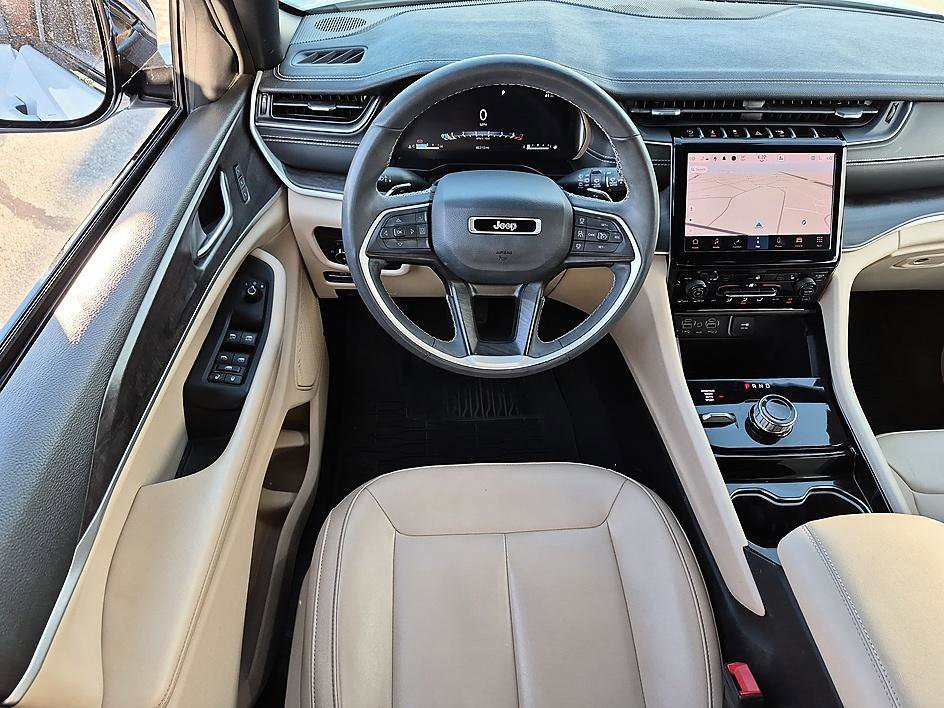 Used 2023 White Jeep Limited 4x4 image 30