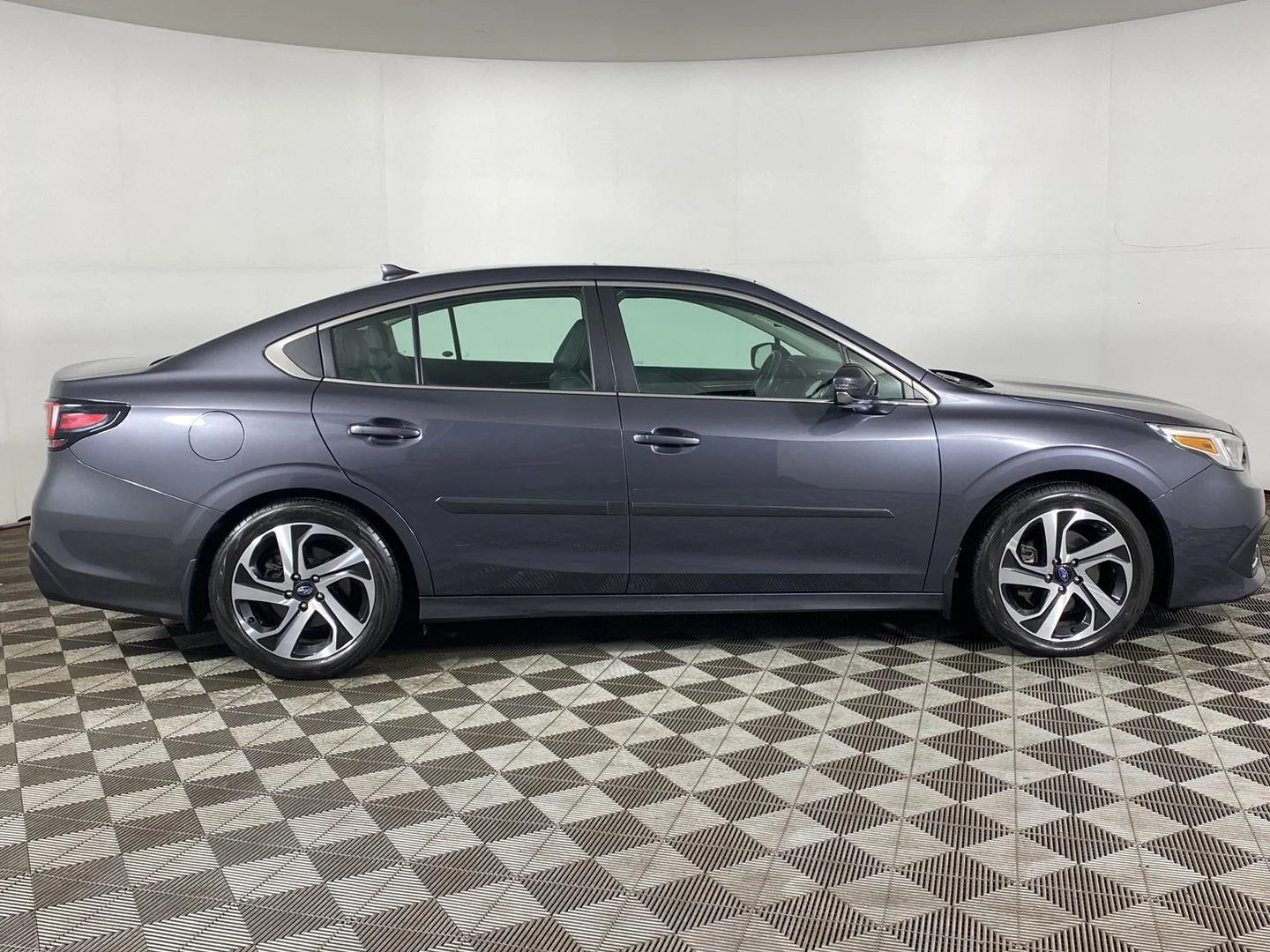 Used 2022 Magnetite Gray Metallic Subaru Limited image 4