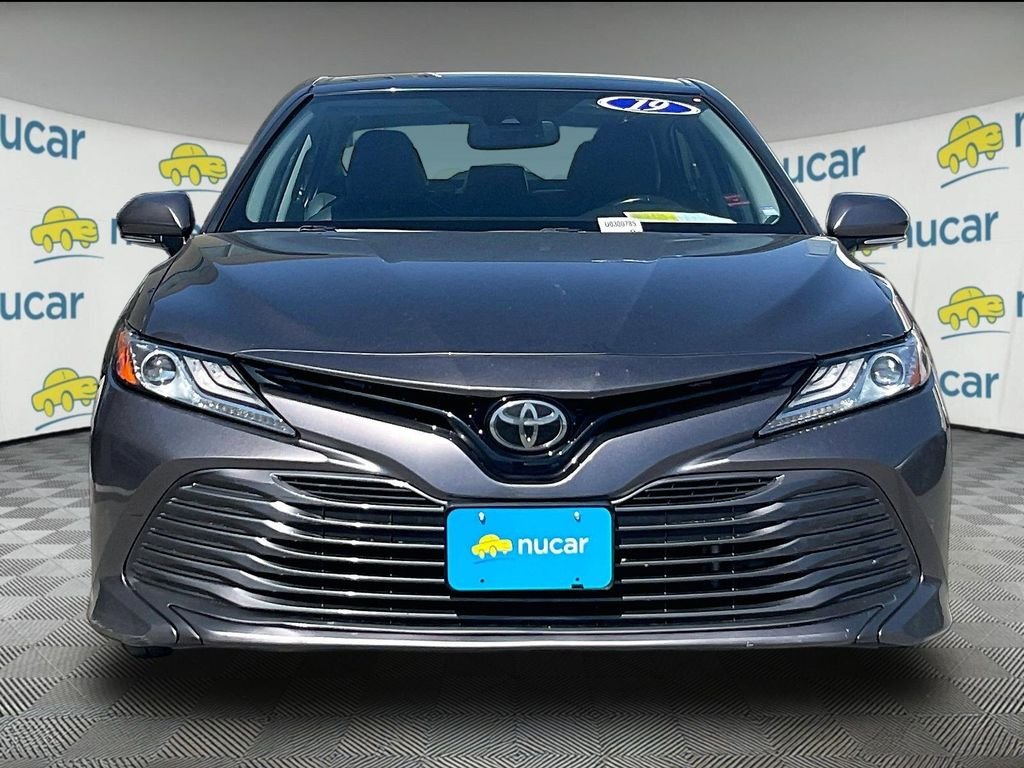 Used 2019 Gray Toyota XLE image 2