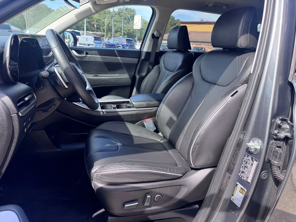Used 2025 Gray Hyundai SEL image 12