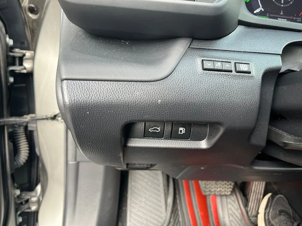 Used 2023  Toyota XLE image 12