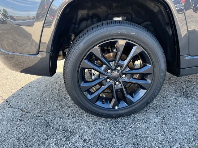 New 2026 Baltic Gray Metallic Clear-Coat Exterior Paint Jeep Limited Reserve image 6