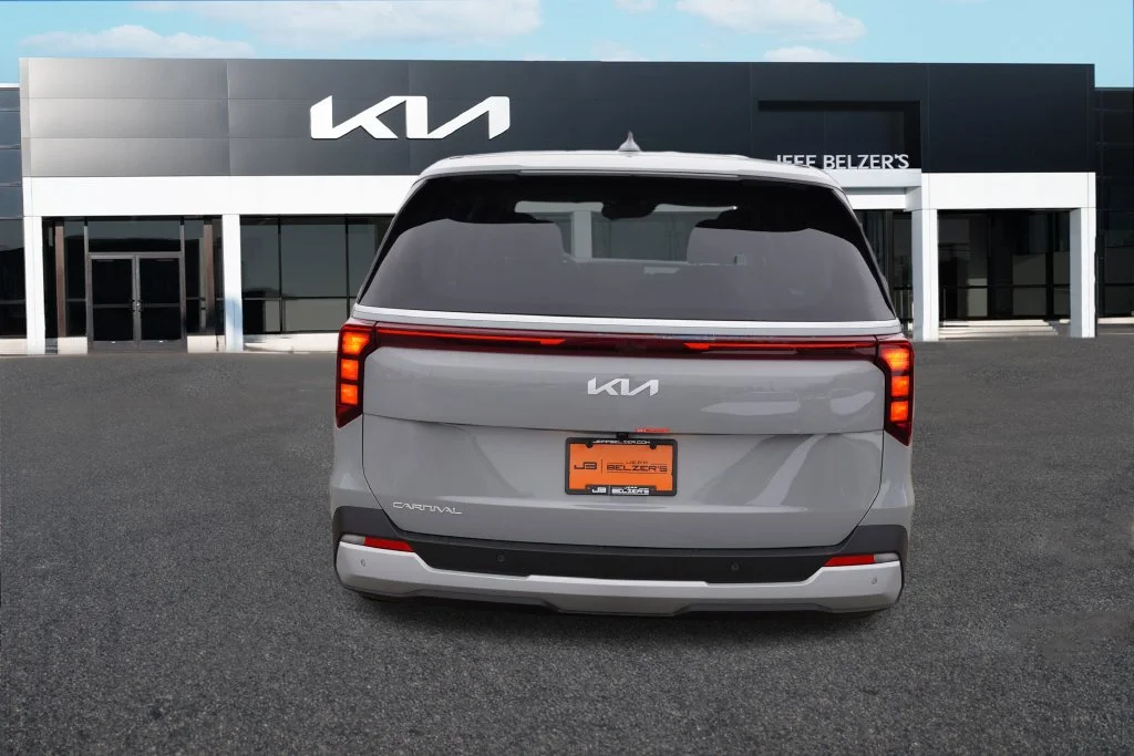 New 2027 Ceramic Silver Kia LXS image 4
