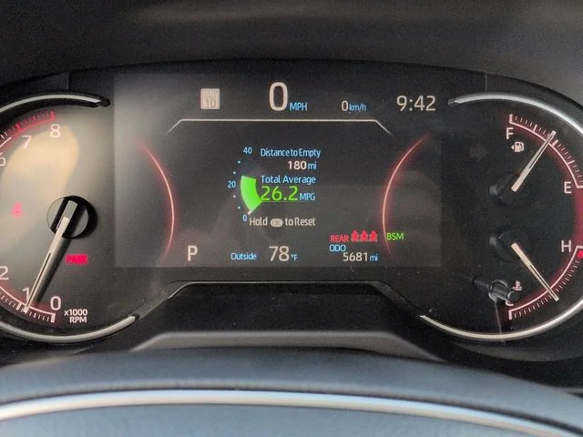 Certified Used 2025 Silver Toyota XLE Premium image 26