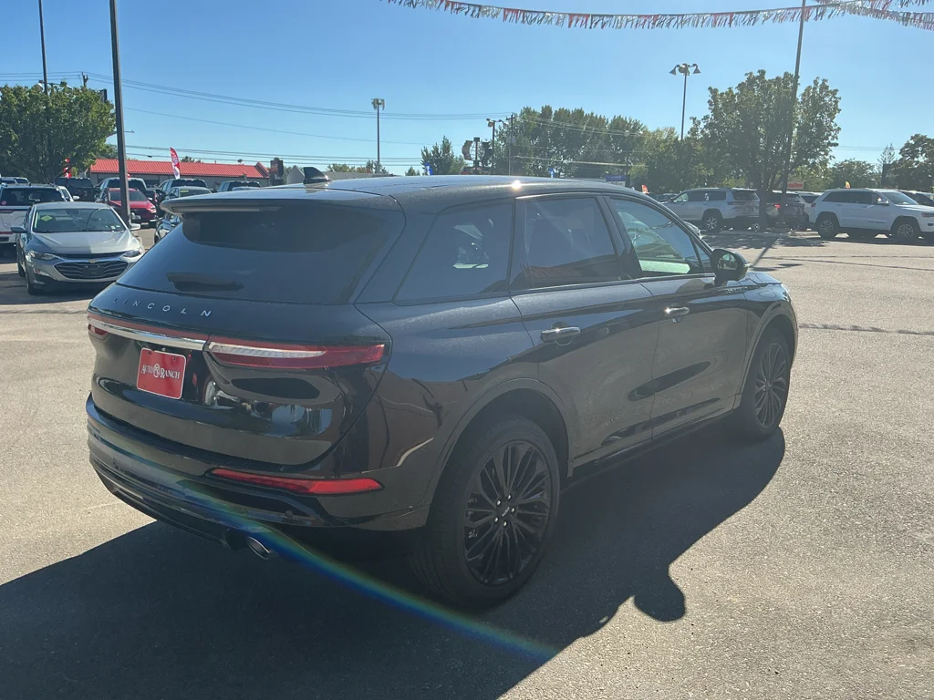Used 2025 Infinite Black Metallic Clearcoat Lincoln Reserve image 5