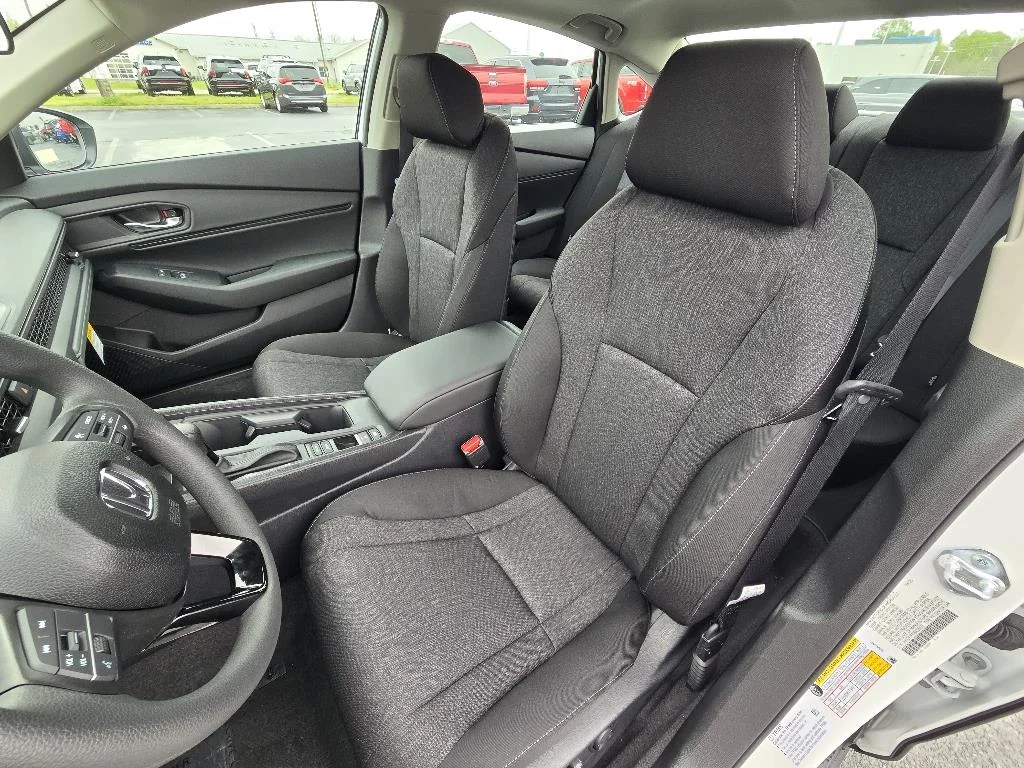New 2025 Platinum White Pearl Honda SE image 14