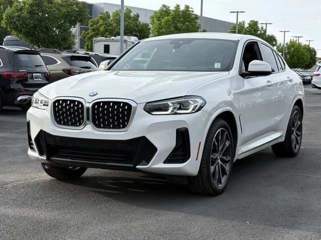 2022 BMW X4 xDrive30i's photo