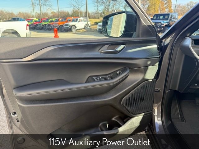 New 2025 Baltic Gray Metallic Clear-Coat Exterior Paint Jeep Altitude X image 14
