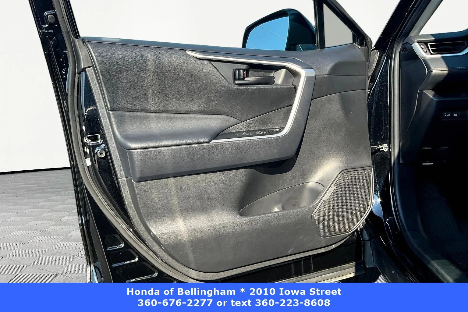 Used 2025 Midnight Black Metallic Toyota LE image 18