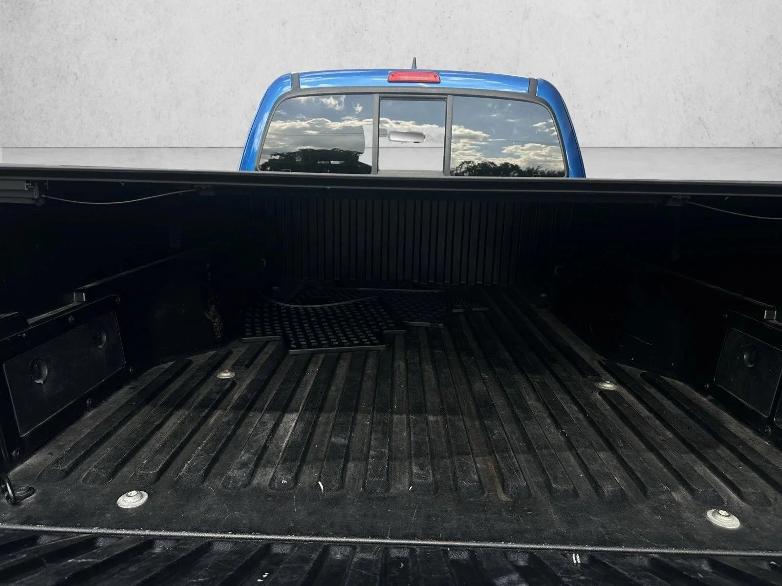 Used 2017 Blue Toyota SR5 image 5