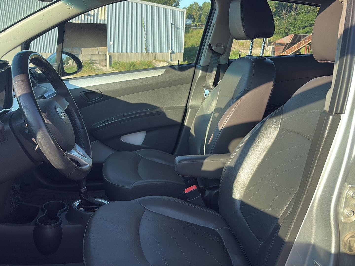 Used 2016 SILVER CHEVROLET HATCHBACK image 4