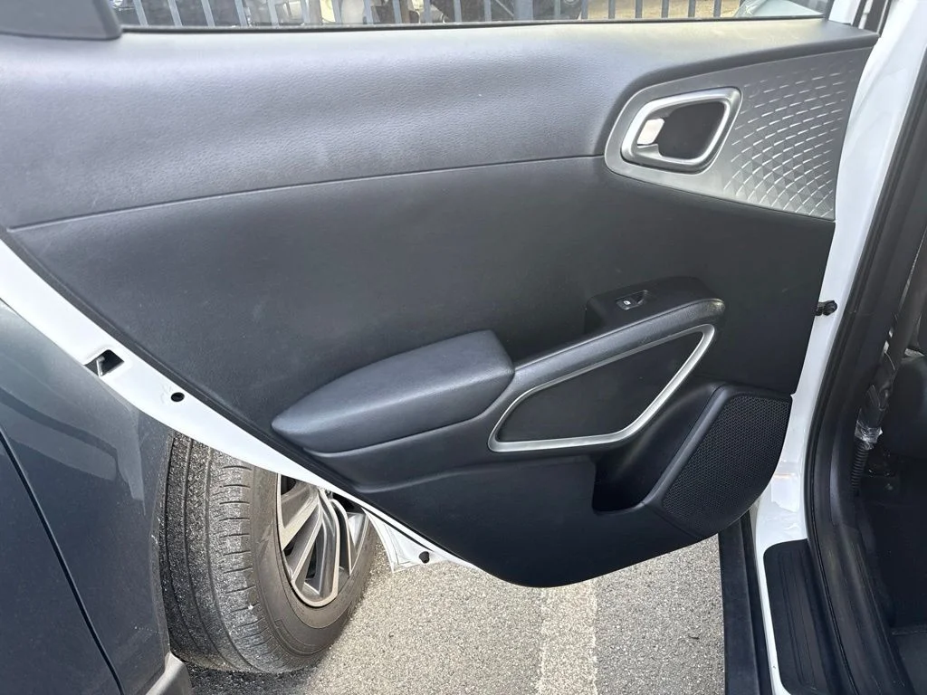 Used 2025 White Kia S image 7
