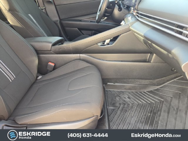 Used 2025 Red Hyundai SEL Convenience image 14
