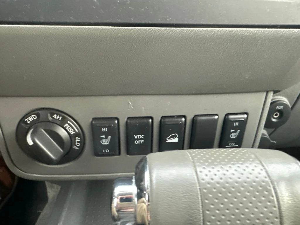 Used 2011 White Nissan SL image 17