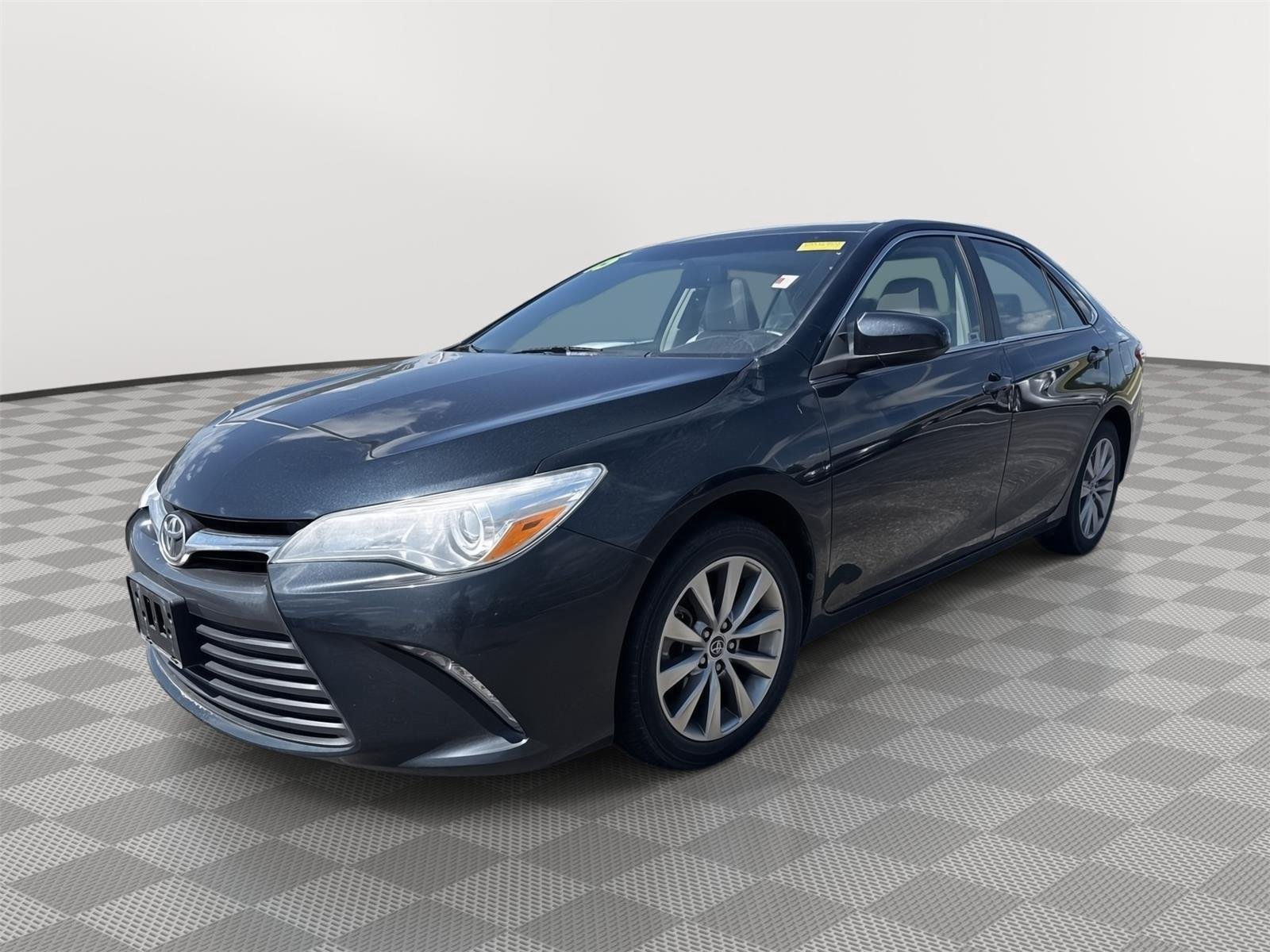 Used 2015 Toyota Camry XLE with VIN 4T1BF1FK8FU880660 for sale in Kansas City