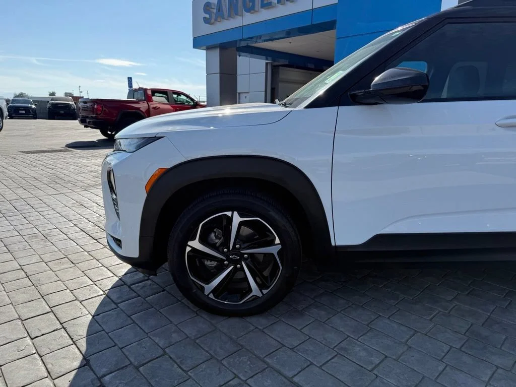 Used 2023 SUMMIT WHITE Chevrolet RS image 5
