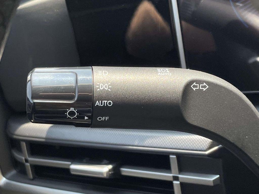 New 2027 White Hyundai SE AWD image 24