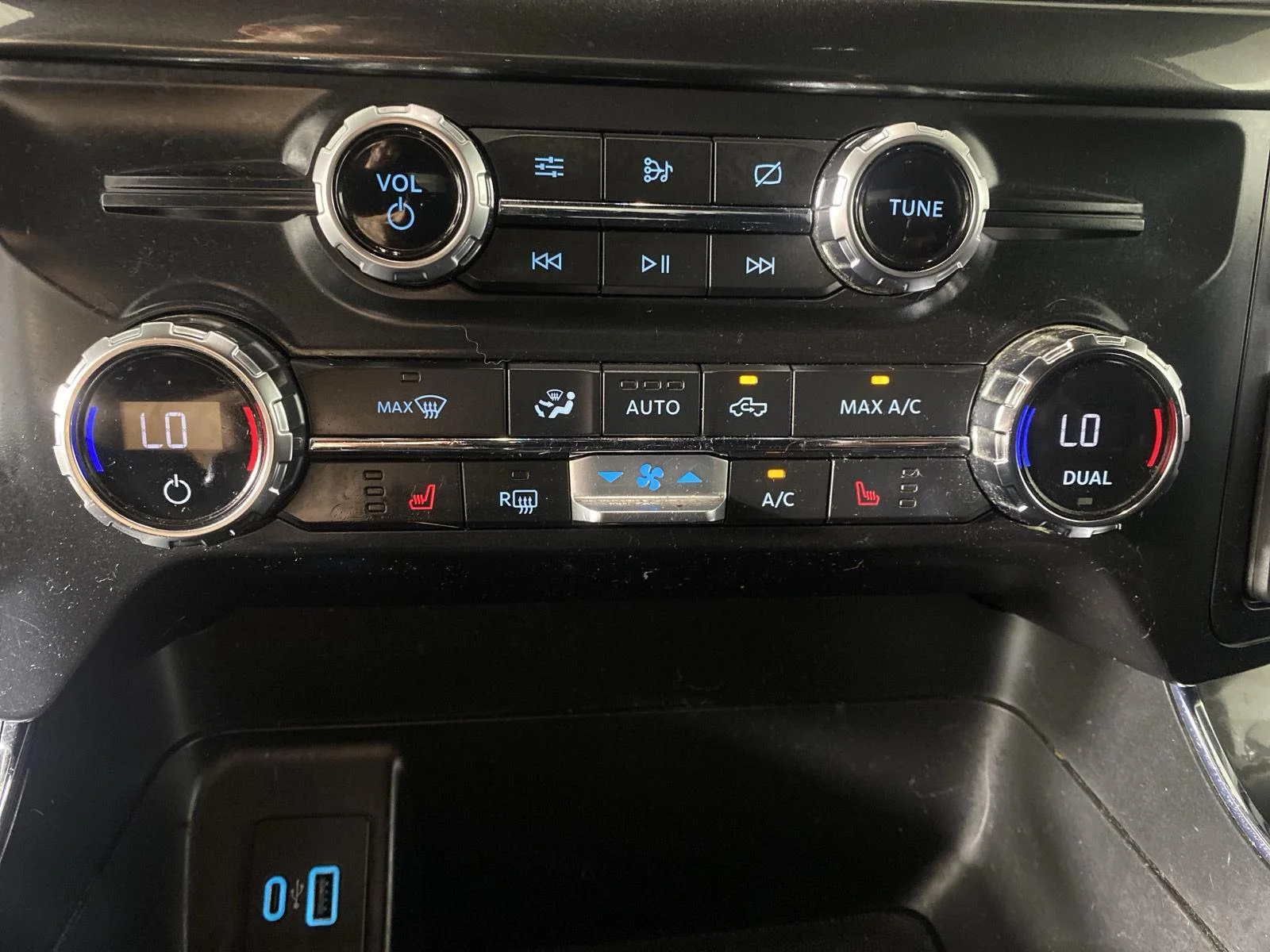 Used 2021 Oxford White Ford XLT image 32