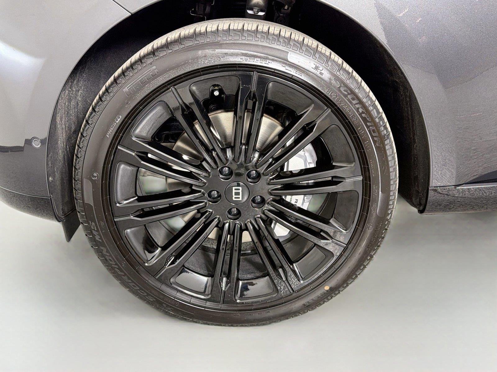 New 2027 Carpathian Grey Land Rover SE image 32