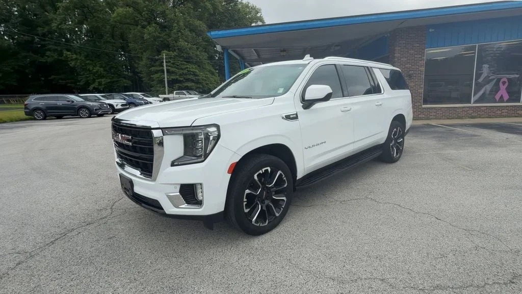 Used 2022 White GMC SLE image 4
