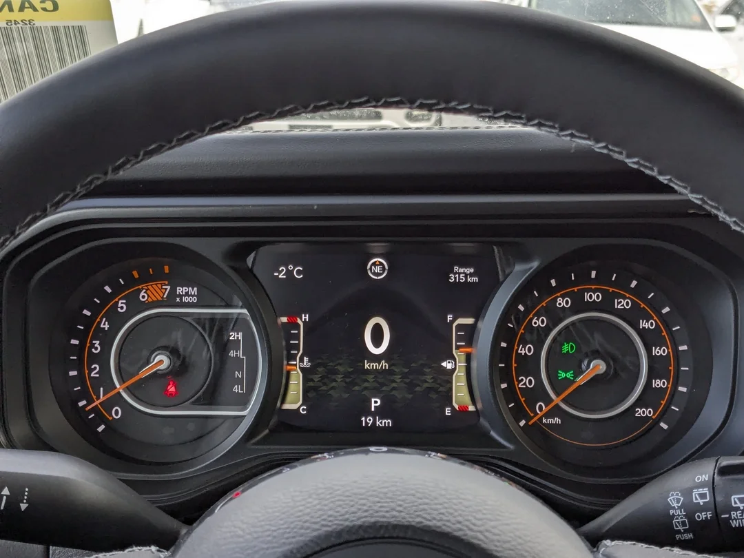 New 2026 Grey Jeep Sahara - - 4x4 - McKinley Leather - Body-Color Top - Alpine Audio - Remote Start & More! image 18